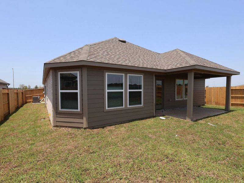 Exterior details and patio area of a home in Hallimore Ranch, Rosenberg (Image 4).