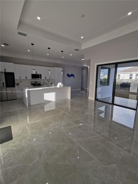 Spacious, unfurnished interior of a new home in , Cape Coral (Image 15).