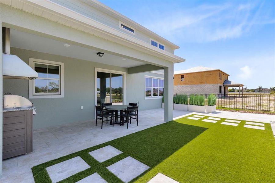Exterior details and patio area of a home in Winter Grove, Winter Garden (Image 23).