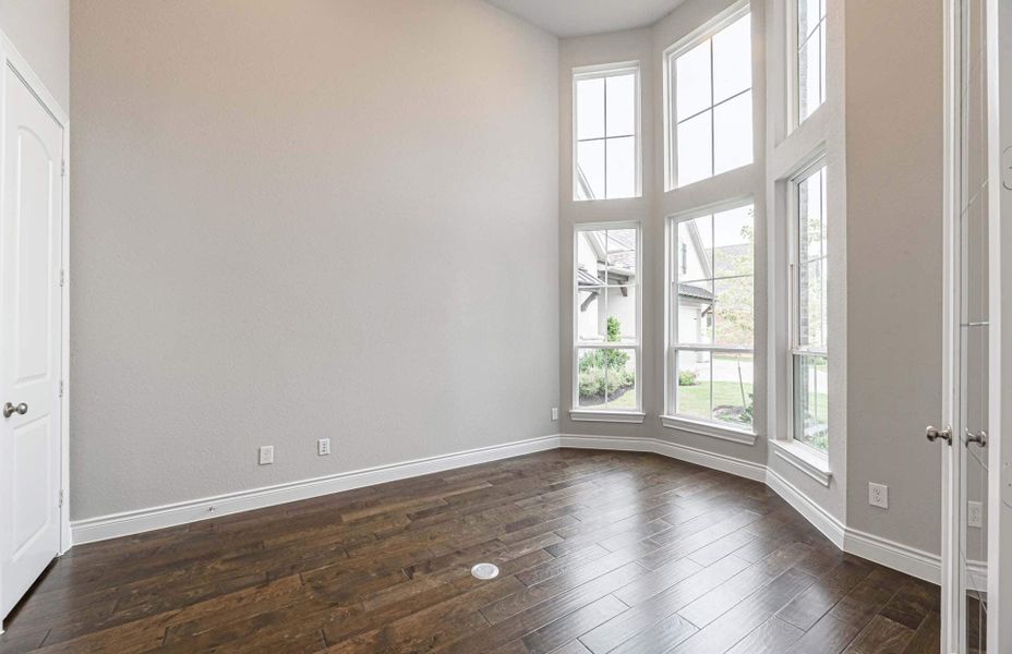 Representative unfurnished interior of a home built from the 4195 by Ravenna Homes in Artavia 70′, Conroe (Image 20). Representative unfurnished interior of a home built from the 4195 by Ravenna Homes in Artavia 70′, Conroe (Image 20).