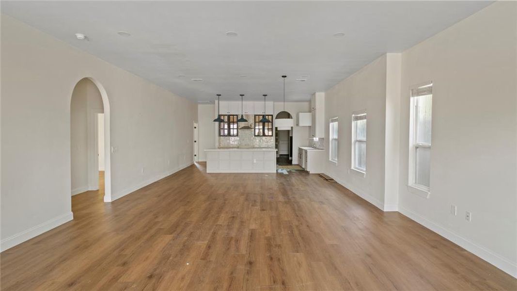 Spacious, unfurnished interior of a new home in , Dallas (Image 11).