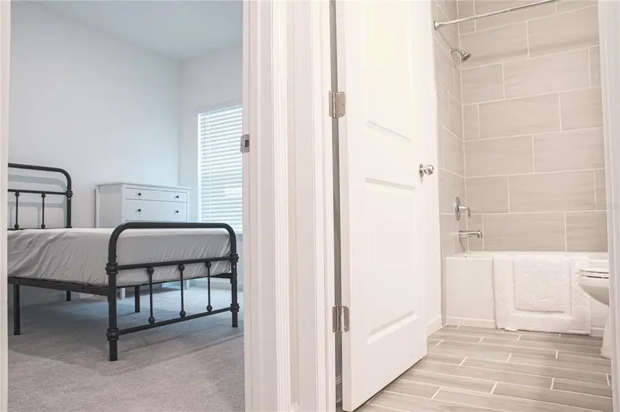 Furnished interior view inside a new home in , Gainesville (Image 7).