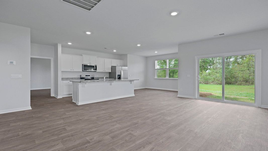 Spacious, unfurnished interior of a new home in Lakeview at Kitfield, Moncks Corner (Image 14).