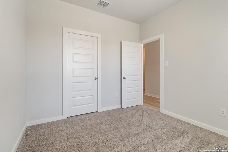 Spacious, unfurnished interior of a new home in Timber Creek, San Antonio (Image 21).
