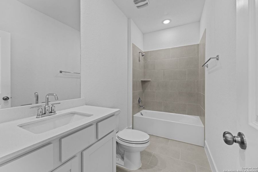 Furnished interior view inside a new home in , New Braunfels (Image 10).