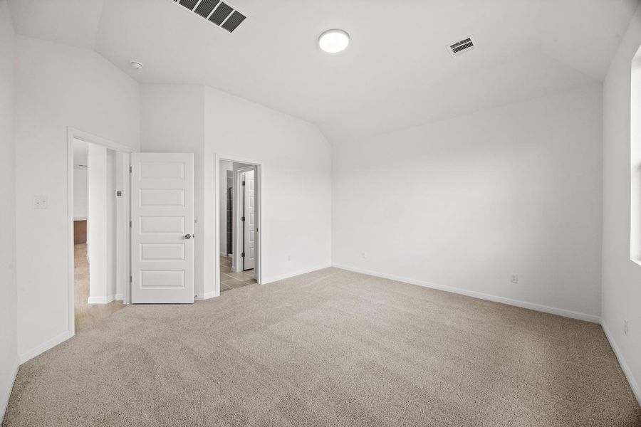 Spacious, unfurnished interior of a new home in Trinity Ranch, Elgin (Image 50).