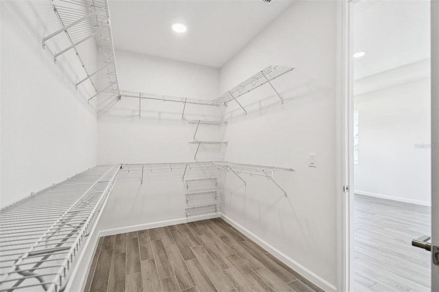 Spacious, unfurnished interior of a new home in Emerson Pointe, Apopka (Image 34).