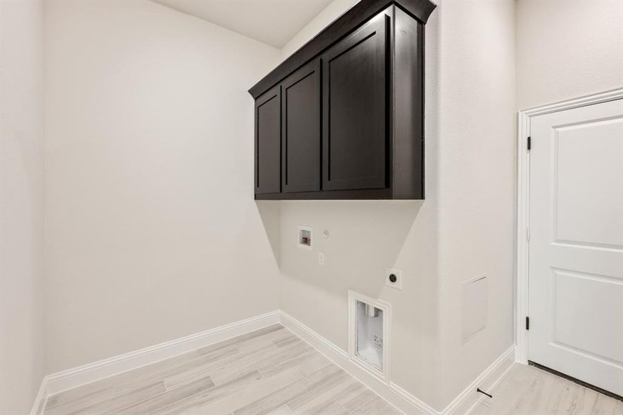 Spacious, unfurnished interior of a new home in Villages of Walnut Grove, Midlothian (Image 30). Spacious, unfurnished interior of a new home in Villages of Walnut Grove, Midlothian (Image 30).