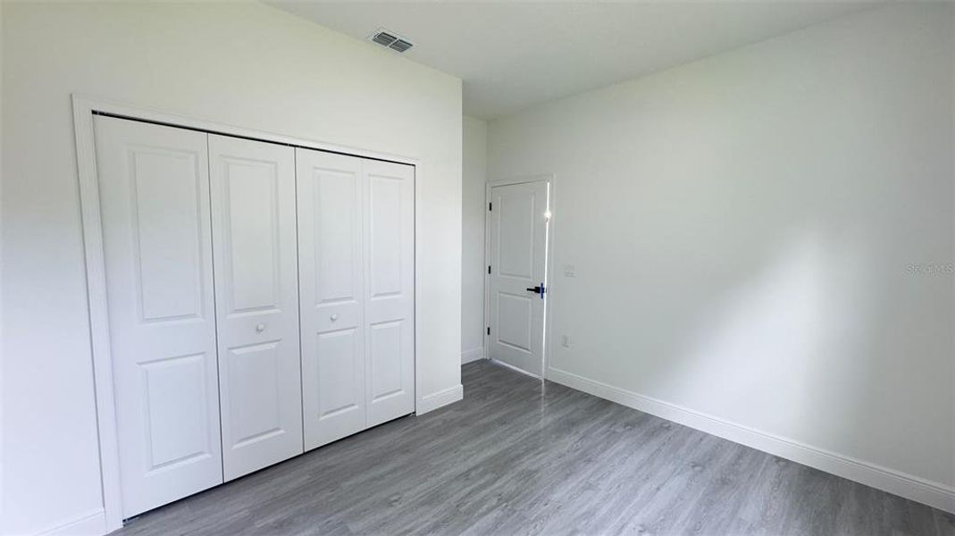 Spacious, unfurnished interior of a new home in , Citrus Springs (Image 12).