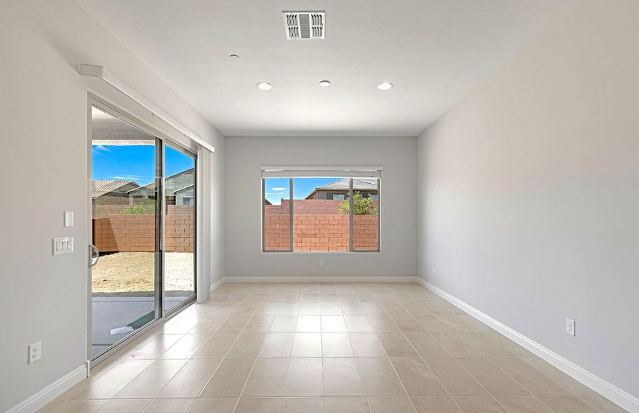 Spacious, unfurnished interior of a new home in Vistoso Canyon Estates, Oro Valley (Image 15). Spacious, unfurnished interior of a new home in Vistoso Canyon Estates, Oro Valley (Image 15).