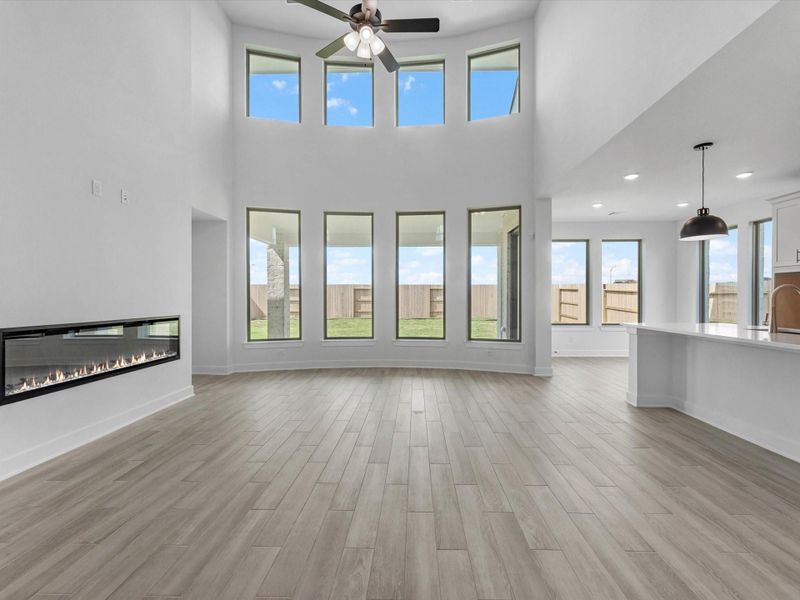 Spacious, unfurnished interior of a new home in Brookewater, Rosenberg (Image 9).