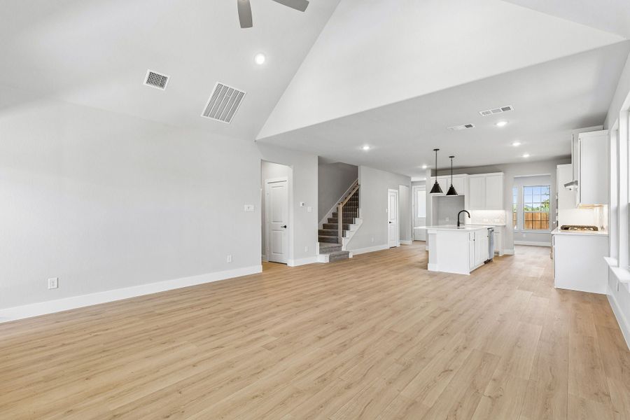 Spacious, unfurnished interior of a new home in Dove Hollow, Waxahachie (Image 19). Spacious, unfurnished interior of a new home in Dove Hollow, Waxahachie (Image 19).