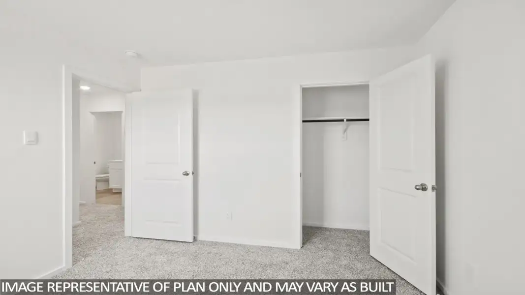 Spacious, unfurnished interior of a new home in Silverthorne, Conroe (Image 20). Spacious, unfurnished interior of a new home in Silverthorne, Conroe (Image 20).