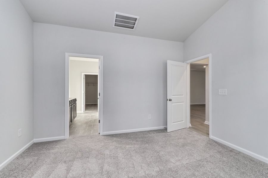Spacious, unfurnished interior of a new home in Hainer Place, Conway (Image 25).