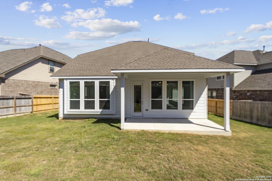 Exterior details and patio area of a home in Ladera 50', San Antonio (Image 20).