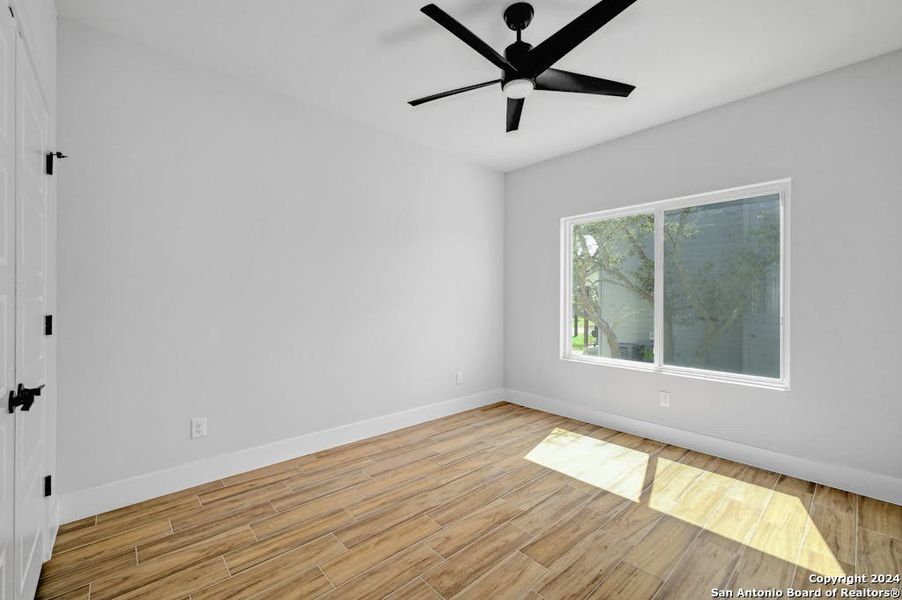 Spacious, unfurnished interior of a new home in , Blanco (Image 12).
