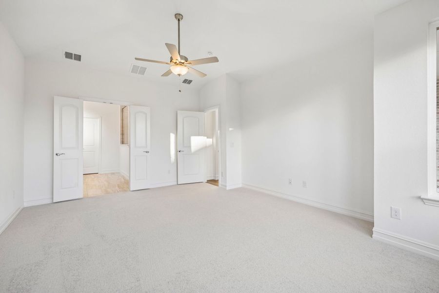 Representative unfurnished interior of a home built from the Oglesby by Pulte Homes in Pinnacle at Legacy Hills, Celina (Image 32).