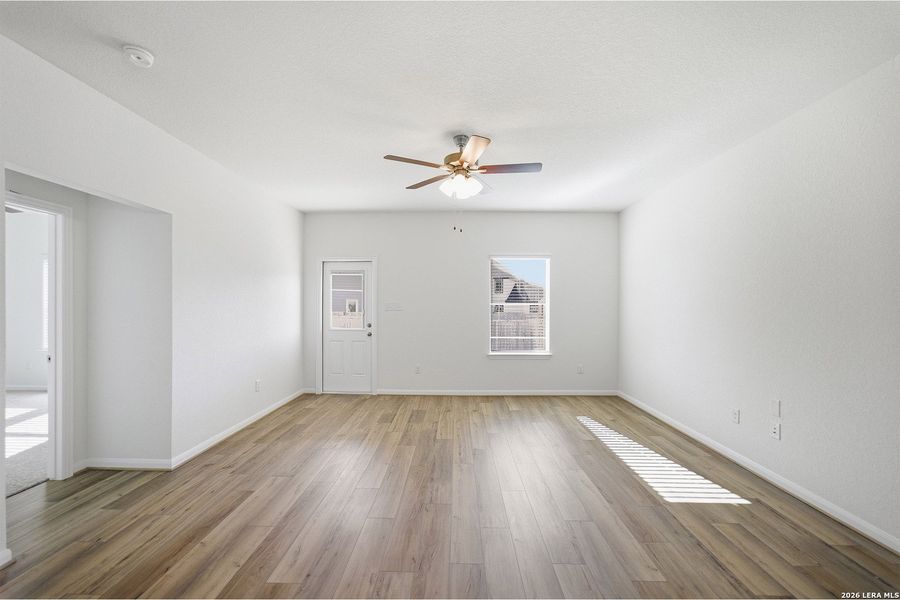 Spacious, unfurnished interior of a new home in Cloud Country, New Braunfels (Image 22).