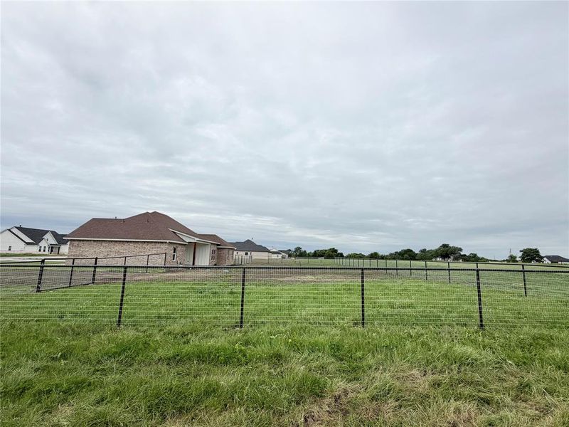 FENCED yard! FENCED yard!