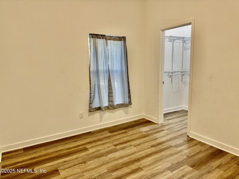 Spacious, unfurnished interior of a new home in , Interlachen (Image 8).