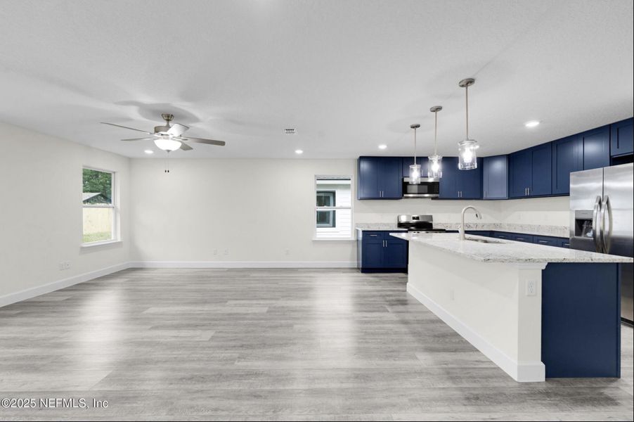 Spacious, unfurnished interior of a new home in , Jacksonville (Image 17).