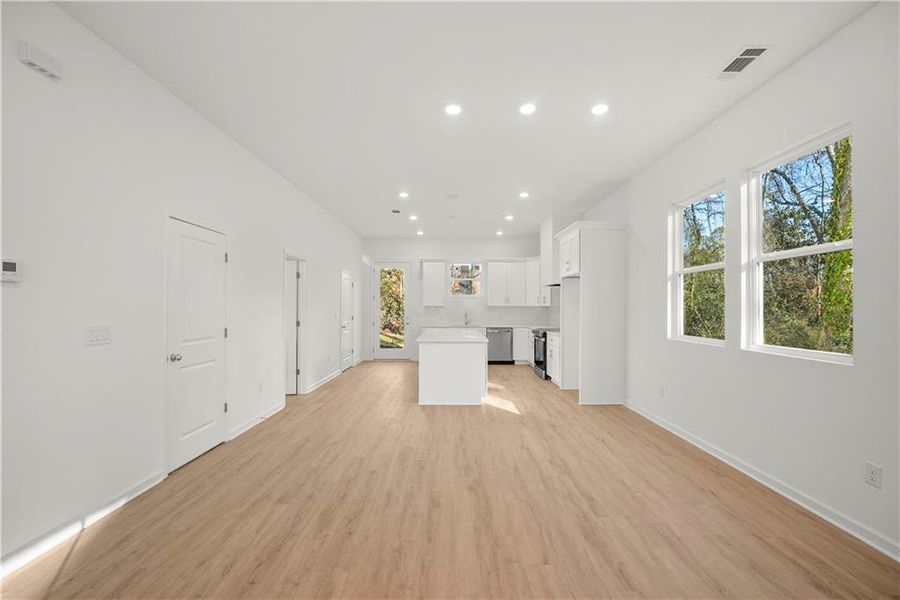 Spacious, unfurnished interior of a new home in , Atlanta (Image 16). Spacious, unfurnished interior of a new home in , Atlanta (Image 16).