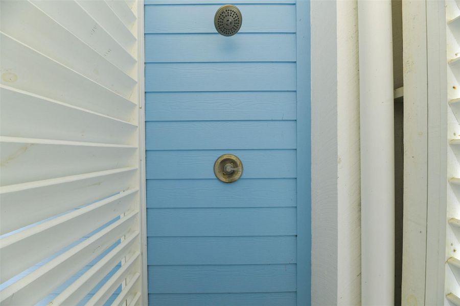 Rinse off those sandy toes in your outdoor shower. Rinse off those sandy toes in your outdoor shower.