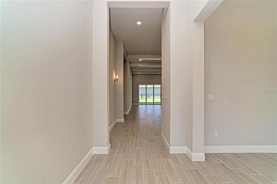 Spacious, unfurnished interior of a new home in Waterset, Apollo Beach (Image 36).