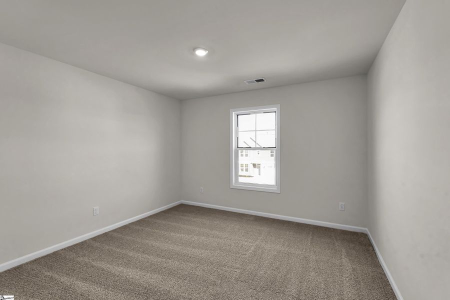 Spacious, unfurnished interior of a new home in Lynbrook, Boiling Springs (Image 32).