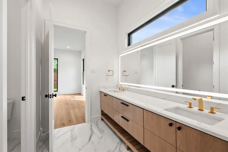 Furnished interior view inside a new home in , Richardson (Image 6).