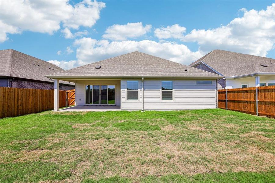 Exterior details and patio area of a home in Stella Hills, Denton (Image 28).