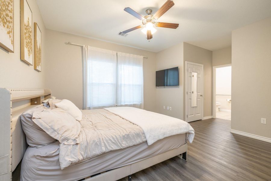 Furnished interior view inside a new home in , Pasadena (Image 10).