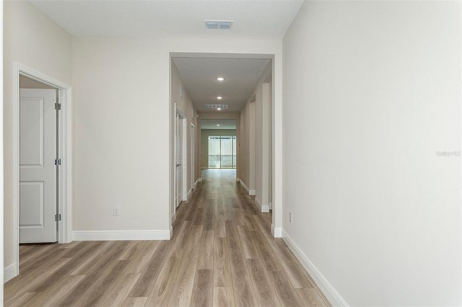Spacious, unfurnished interior of a new home in Pasadena Woods, Dade City (Image 22).