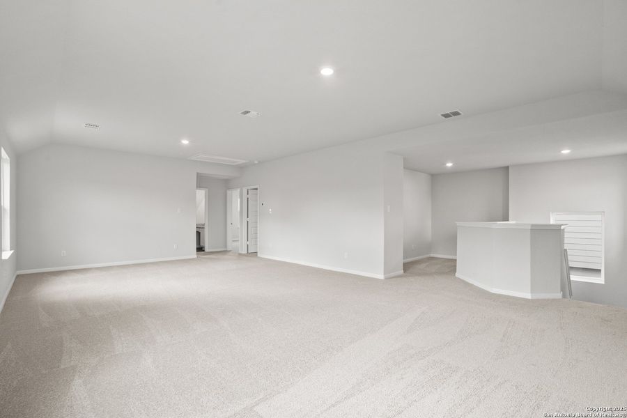 Spacious, unfurnished interior of a new home in Timber Creek, San Antonio (Image 15). Spacious, unfurnished interior of a new home in Timber Creek, San Antonio (Image 15).