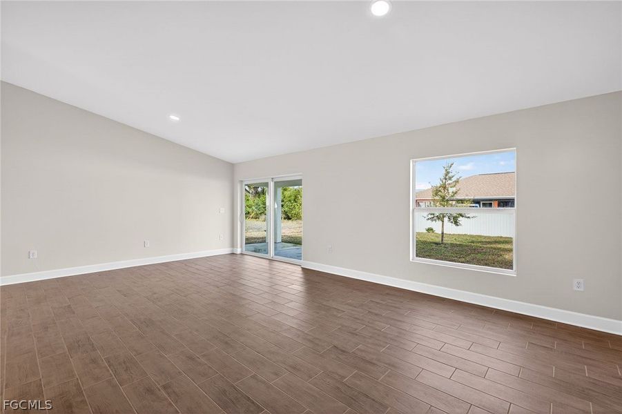 Spacious, unfurnished interior of a new home in Cape Coral, Cape Coral (Image 21).