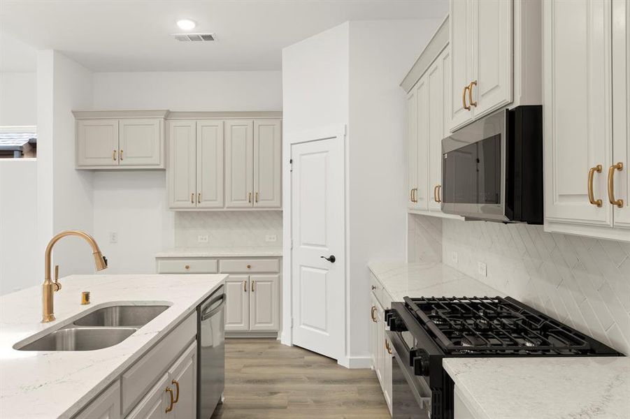 510 Sherwood_3501_Sequoia_Kitchen (3)