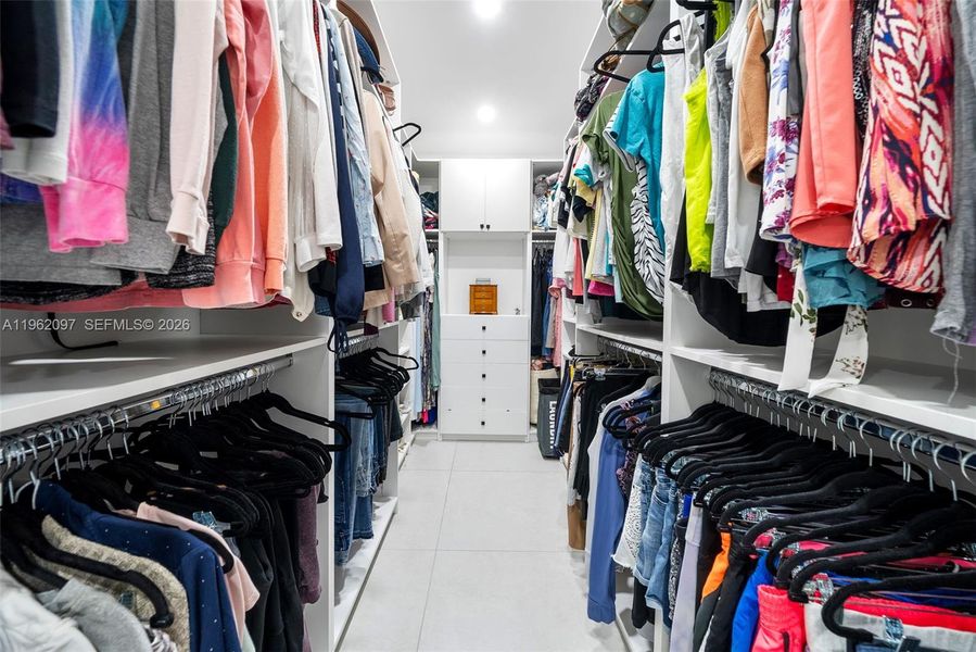 Close-up of interior finishes inside a home in , Fort Lauderdale (Image 23).