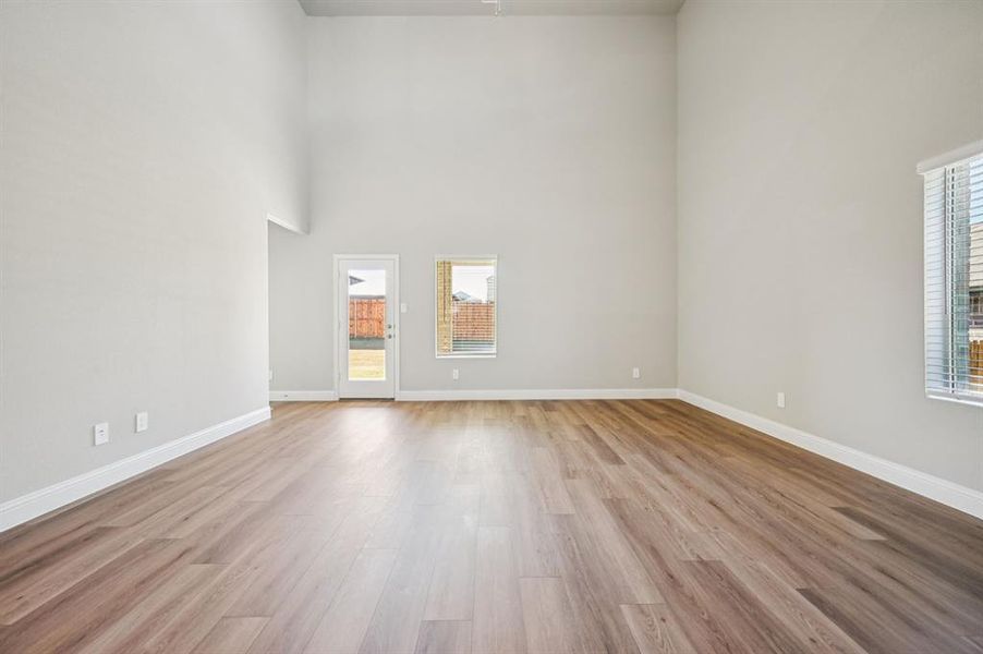 Spacious, unfurnished interior of a new home in Simpson Crossing - Signature Series, McKinney (Image 35).