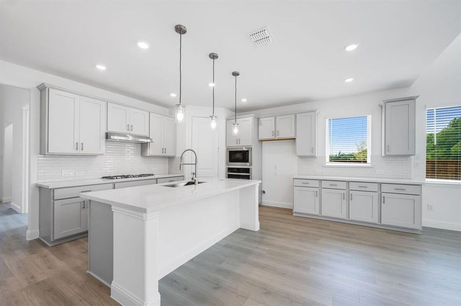 550 Ardsley Park Drive ~ Ready Now 550 Ardsley Park Drive ~ Ready Now