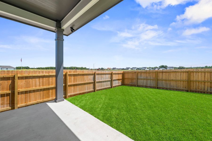 Exterior details and patio area of a home in Rancho San Gabriel, Georgetown (Image 3).