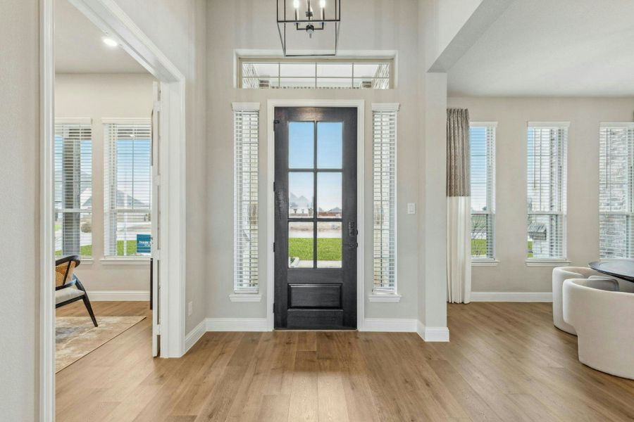 Representative unfurnished interior of a home built from the Reid by Kindred Homes in Oak Creek Ranch, Waxahachie (Image 21).
