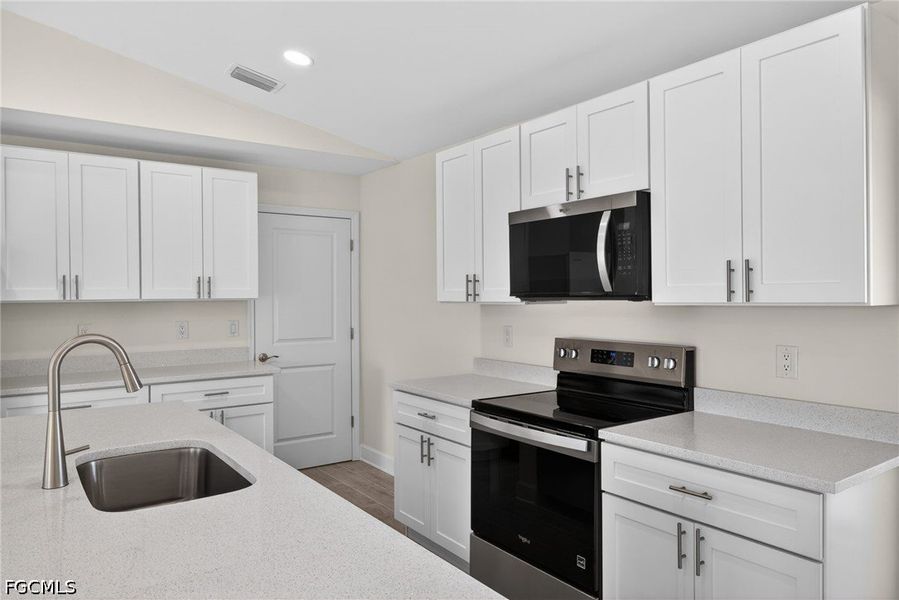 Furnished interior view inside a new home in Cape Coral, Cape Coral (Image 10).
