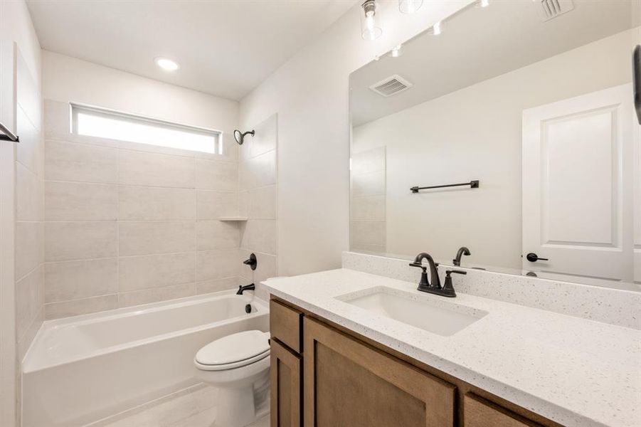 Furnished interior view inside a new home in The Retreat at North Grove 60, Waxahachie (Image 9).