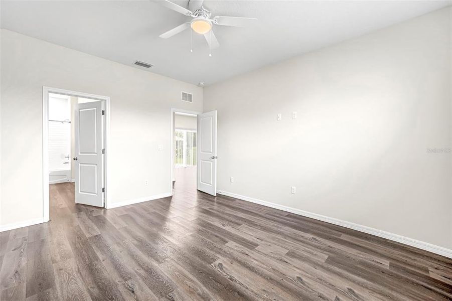 Spacious, unfurnished interior of a new home in , Weeki Wachee (Image 43).