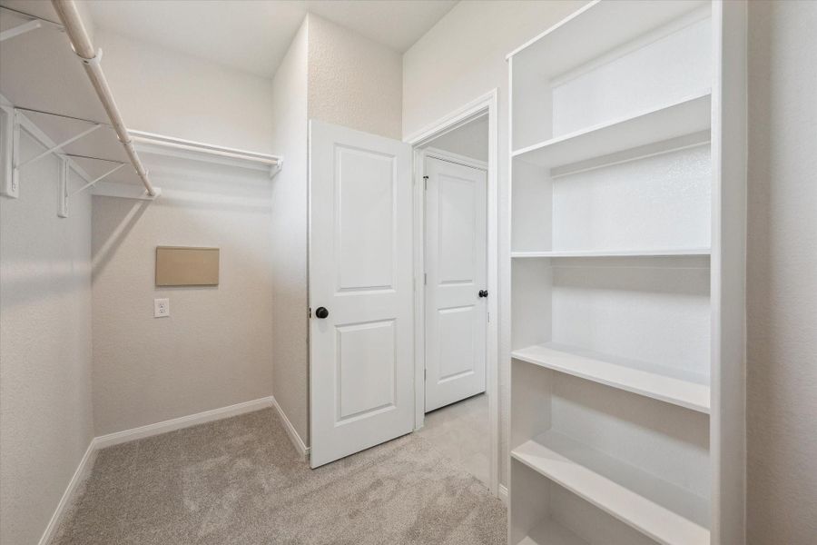 Spacious, unfurnished interior of a new home in , Katy (Image 32).