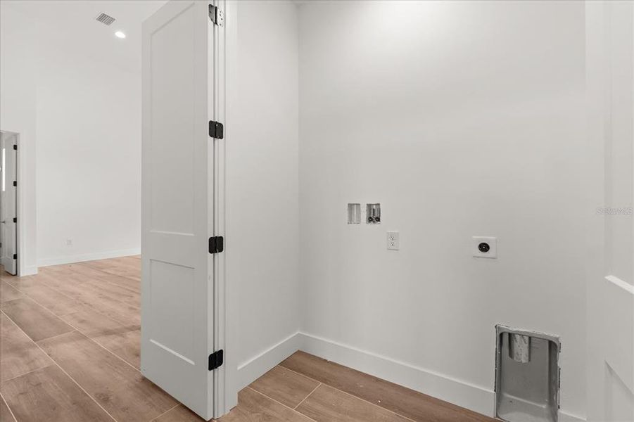 Spacious, unfurnished interior of a new home in , Winter Park (Image 45).