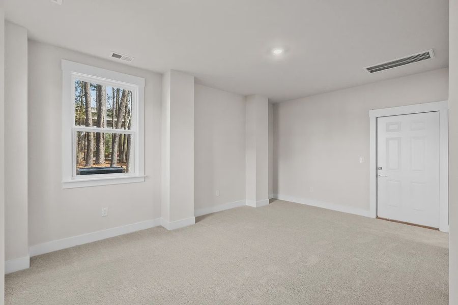 Spacious, unfurnished interior of a new home in Harbor Oaks Marina, Myrtle Beach (Image 22).