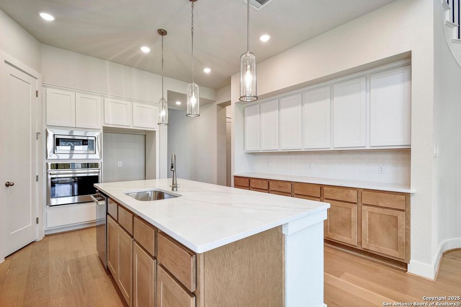 Furnished interior view inside a new home in Homestead, Schertz (Image 8).