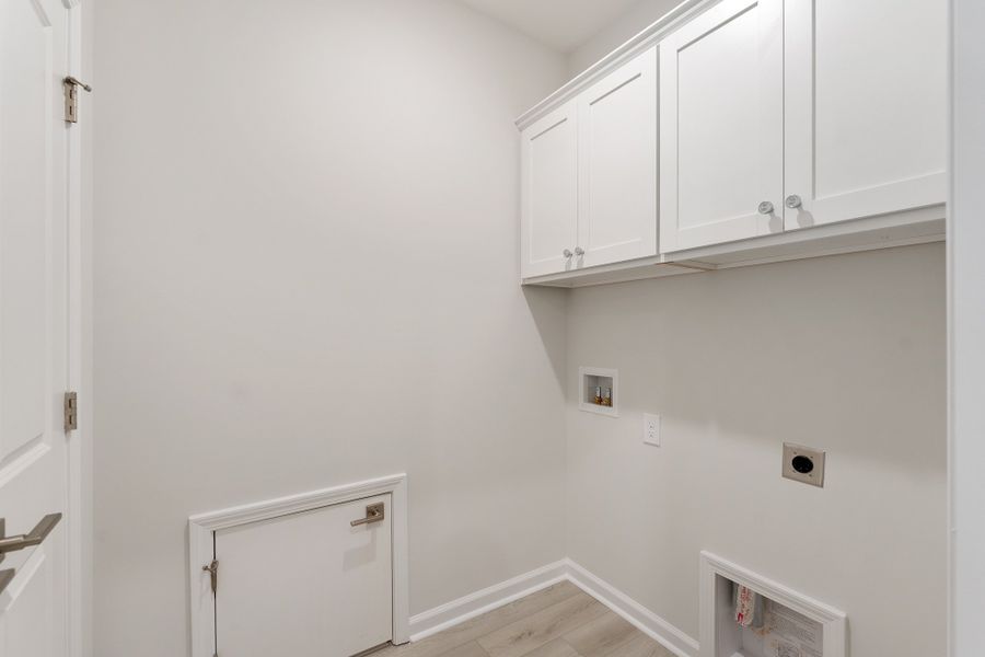 Spacious, unfurnished interior of a new home in Landing at Pine Lake, Anderson (Image 16).