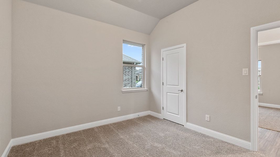Spacious, unfurnished interior of a new home in Lakeview Pointe, Grand Prairie (Image 30).